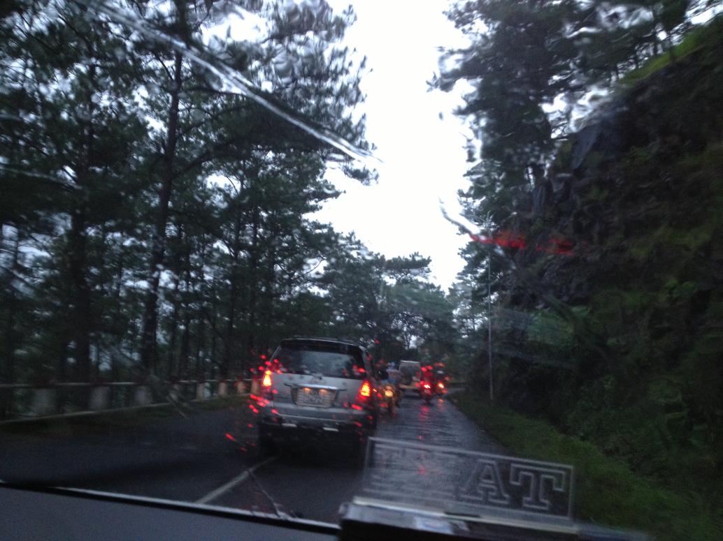 Bay chỉ nửa tiếng là tới.  Đèo Prenn đây rồi.