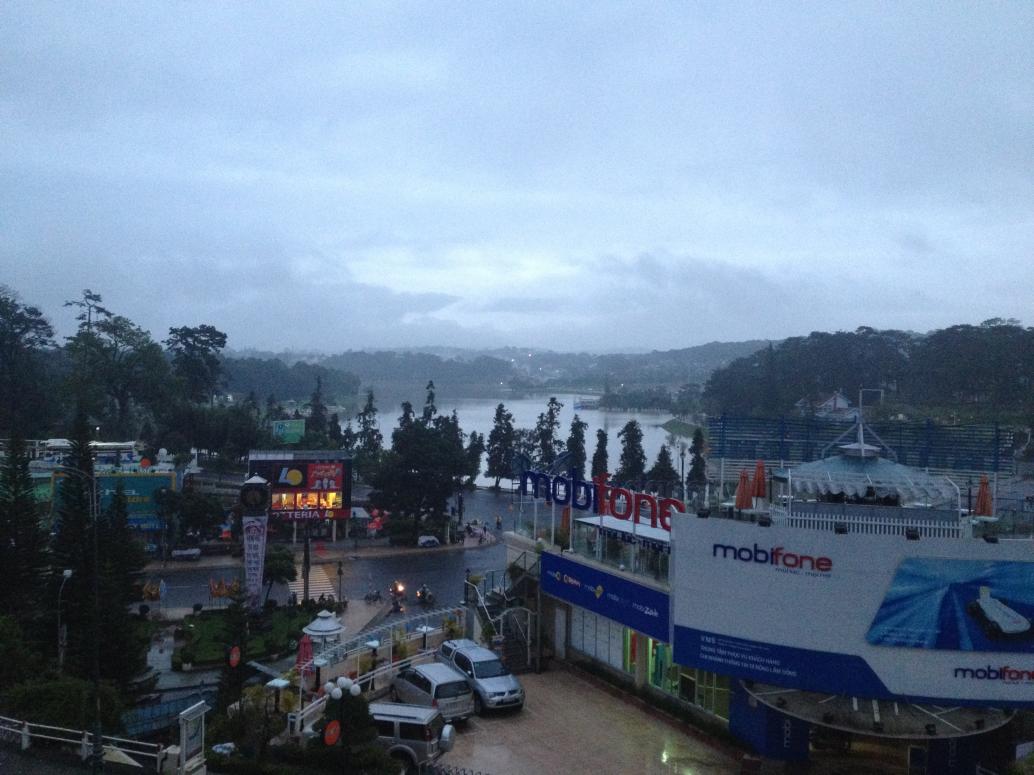 Sáng rồi.  Ba ra chụp hình liền.