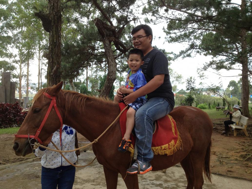 Sau đó đi chơi ở Đồi Mộng Mơ.