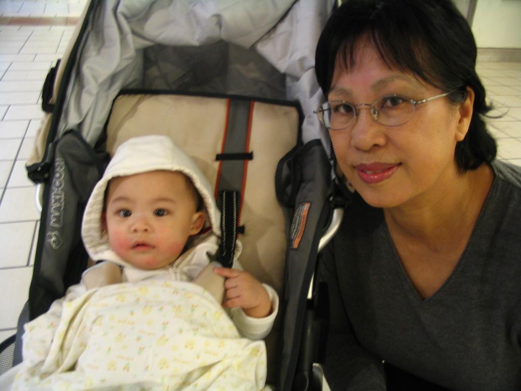 Nội ơi con mới ngủ dậy nên còn ngáo lắm