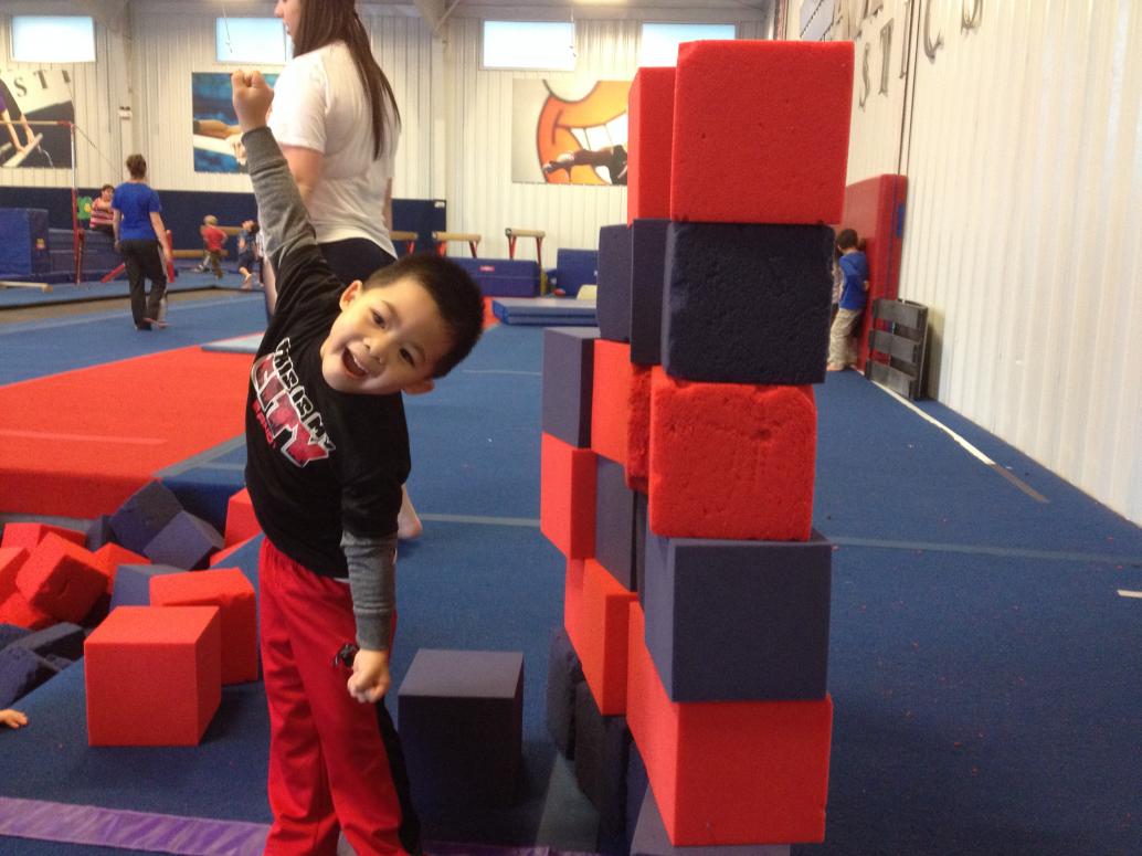 Ngày 2/1/2014 Cúc Cu đi sinh nhật bạn cũ Mariana ở ASI Gymnastics.