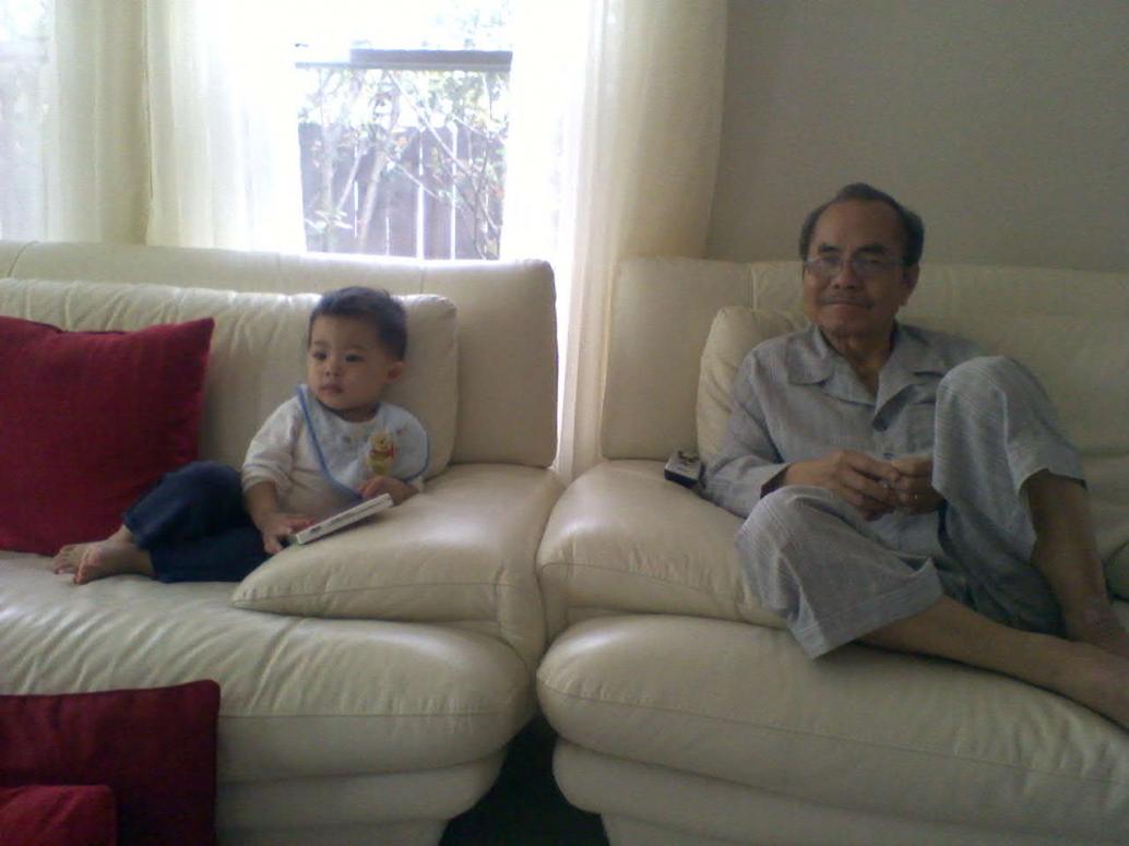 Con cũng giống Ông Ngoại nữa.