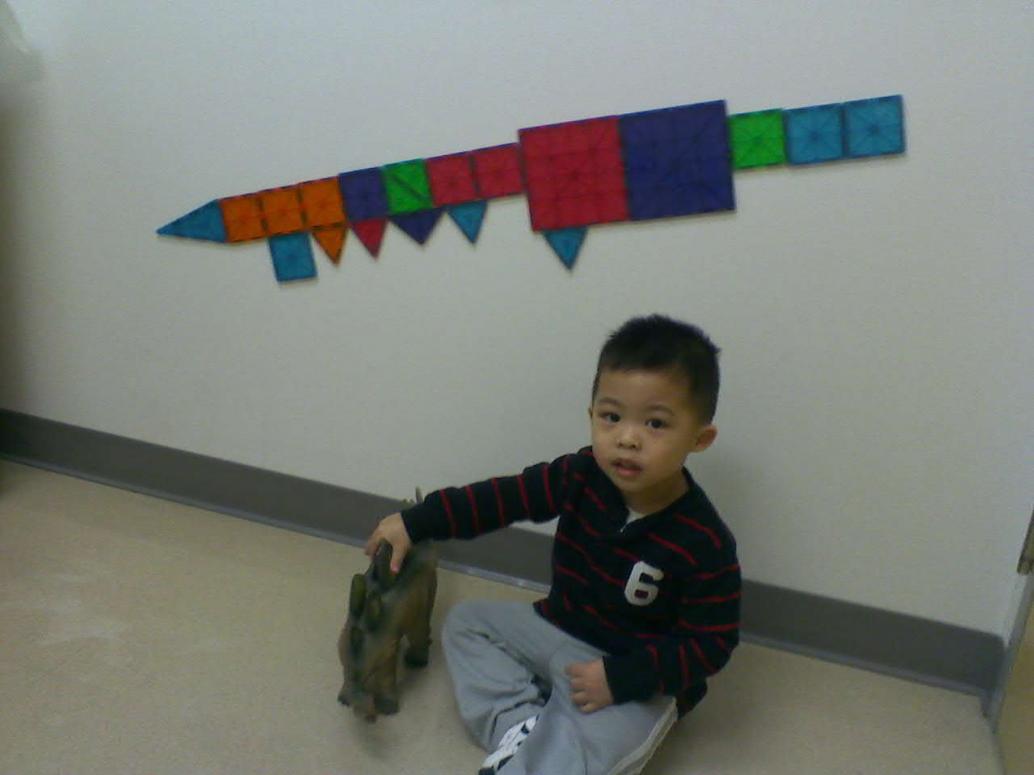 Xếp xong rồi, đây là tên lửa.  Nhìn cũng giống lắm hen.