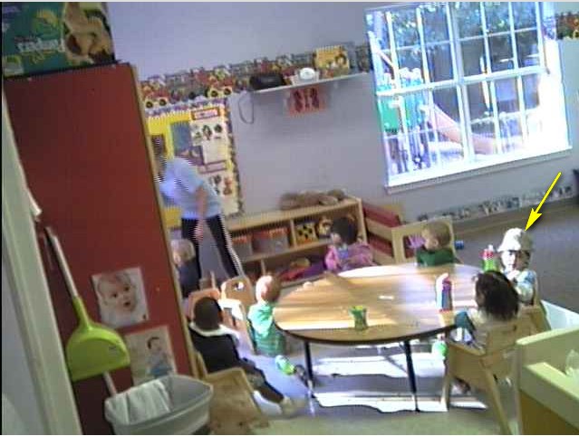 Sau đó ăn sáng với các bạn, có khi còn đội cái nón Ông Nội cho, không chịu lấy ra