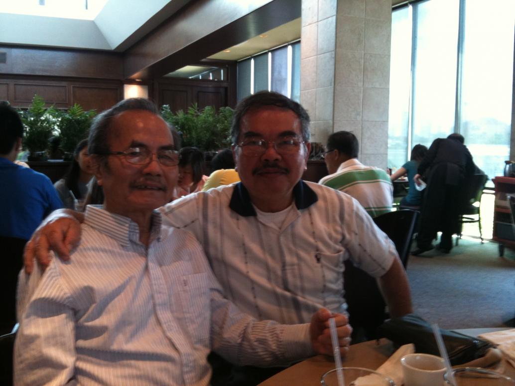 Ông Khoa là em họ Ông Ngoại.  Hai ông hồi nhỏ rất thân.