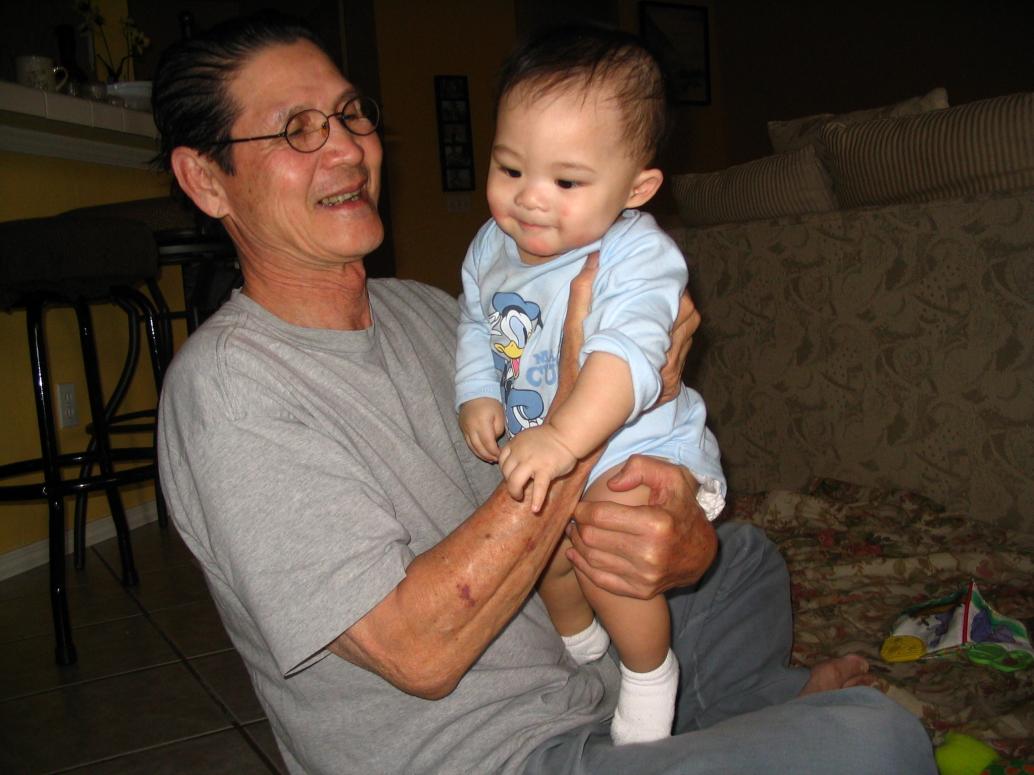 Nội về tới nhà là ẵm con liền...nhớ quá nhớ quá