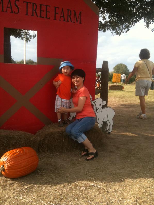 Mẹ ơi đi thôi, không chụp hình đâu.