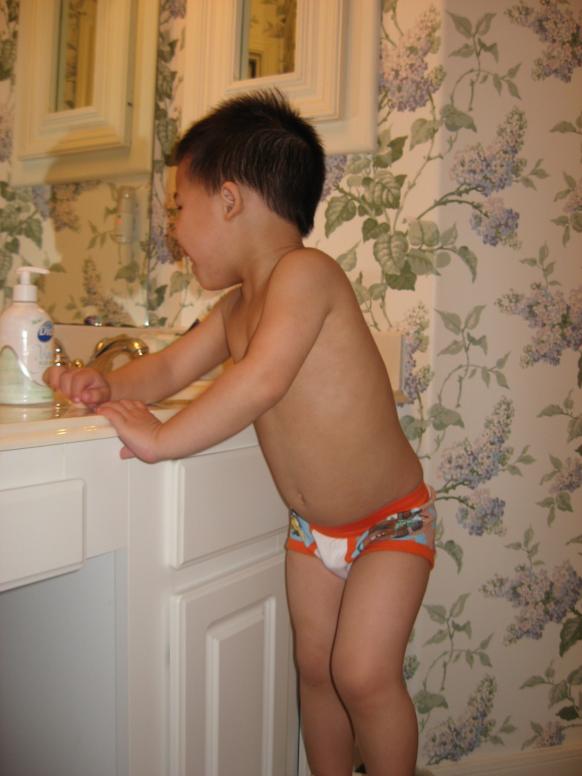 Ngày 1/9/2012 thì chính thức mặc quần lót, sau 5 tháng tập luyện ngồi bô.