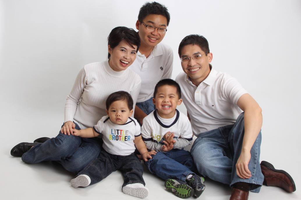 Sau rồi mới quen.  May mà không ai la hét um sùm.