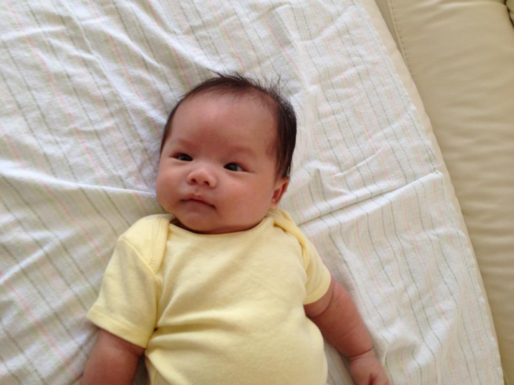 Em dậy chơi với Nội một chút....