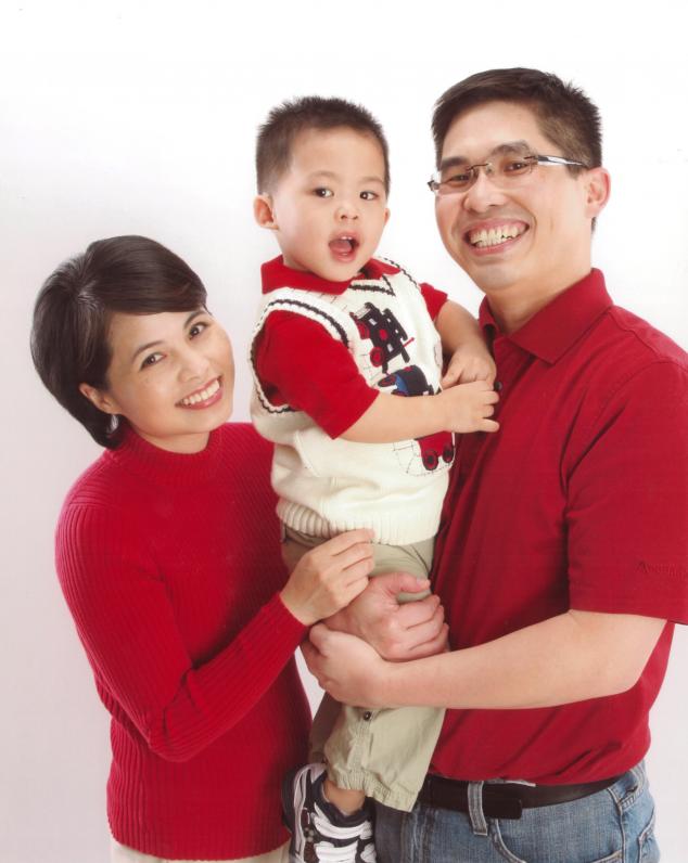 Tấm này ba đứa đều đẹp nên làm thiệp gởi mọi người.