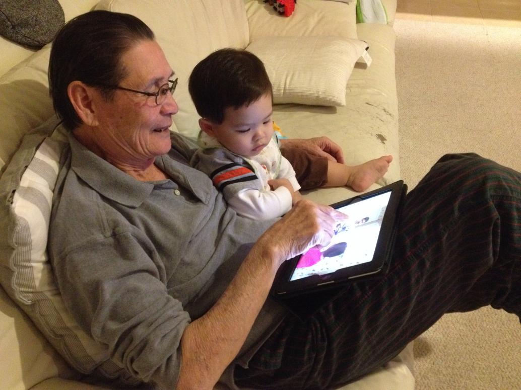 Khi nào Nội coi thì em nhào vô.