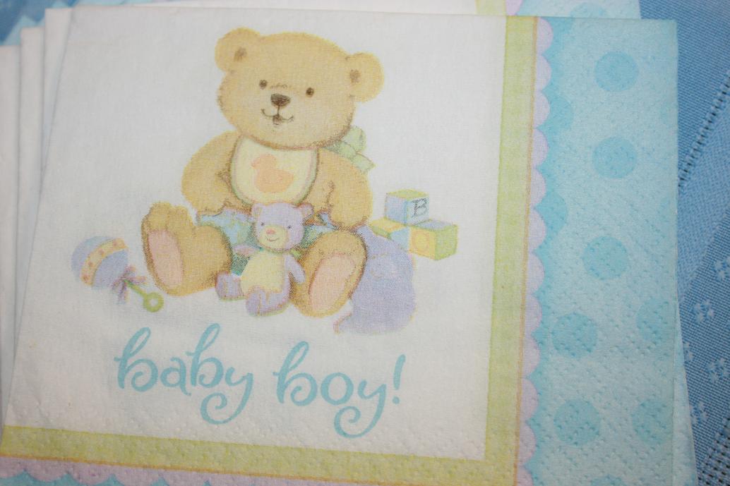 ..tới khăn ăn...