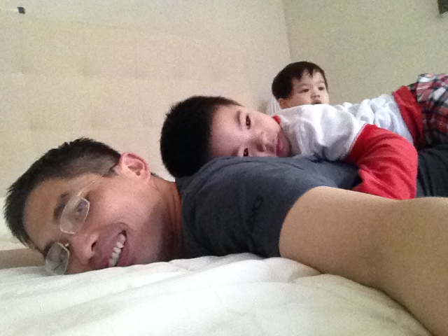 Ba cha con chơi xong hết xí quách.