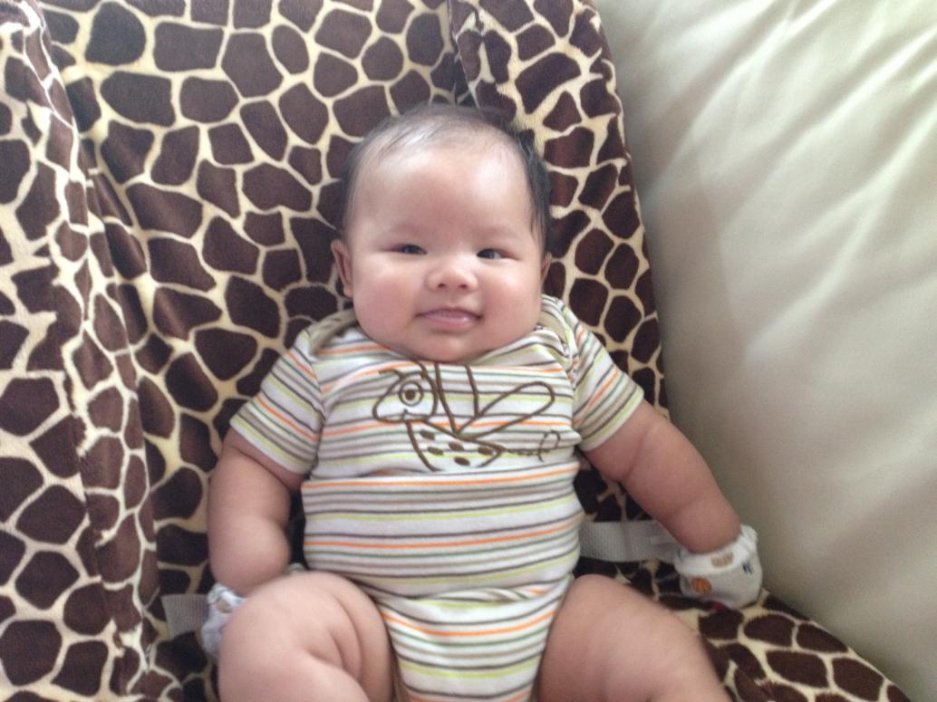Hồi 2 tháng em được 5.9kg (12.9lbs), cao 53.3cm (21in). Hồi 3 tháng thì..không biết.