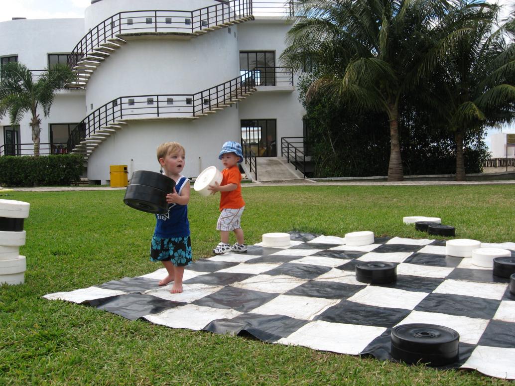 ...chơi xếp cờ...