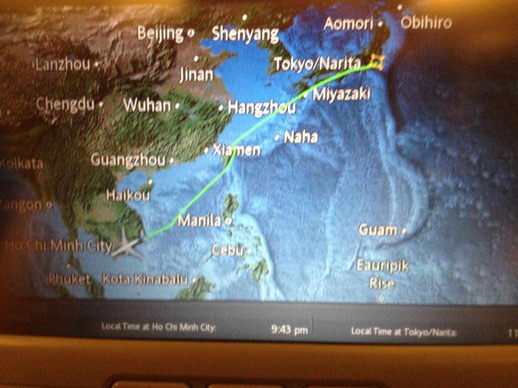 Máy bay đi đúng giờ.  Còn chút xíu thôi là về tới nơi...