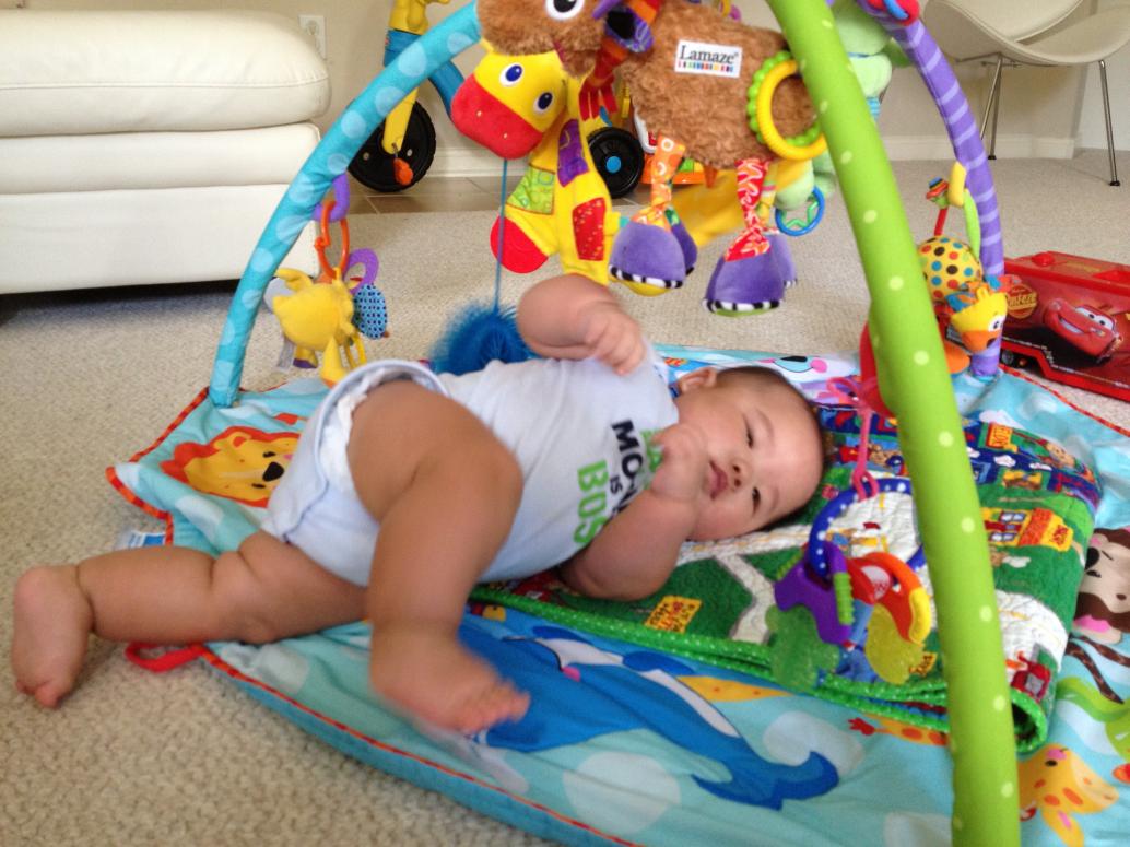 ...không cần giơ chân cao như con..