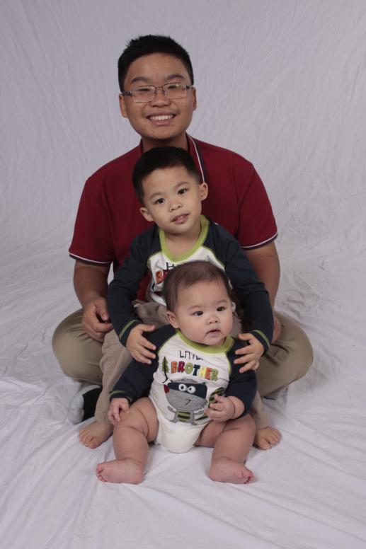 ...Tập 3...Cúc Ky bú hết một bình rồi, giờ tới lượt ba anh em.