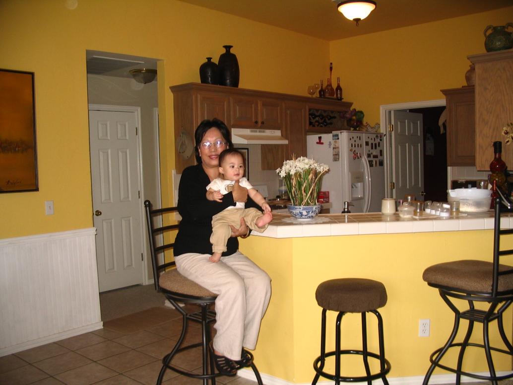 Nội chỉ muốn bồng Cúc Cu cả ngày