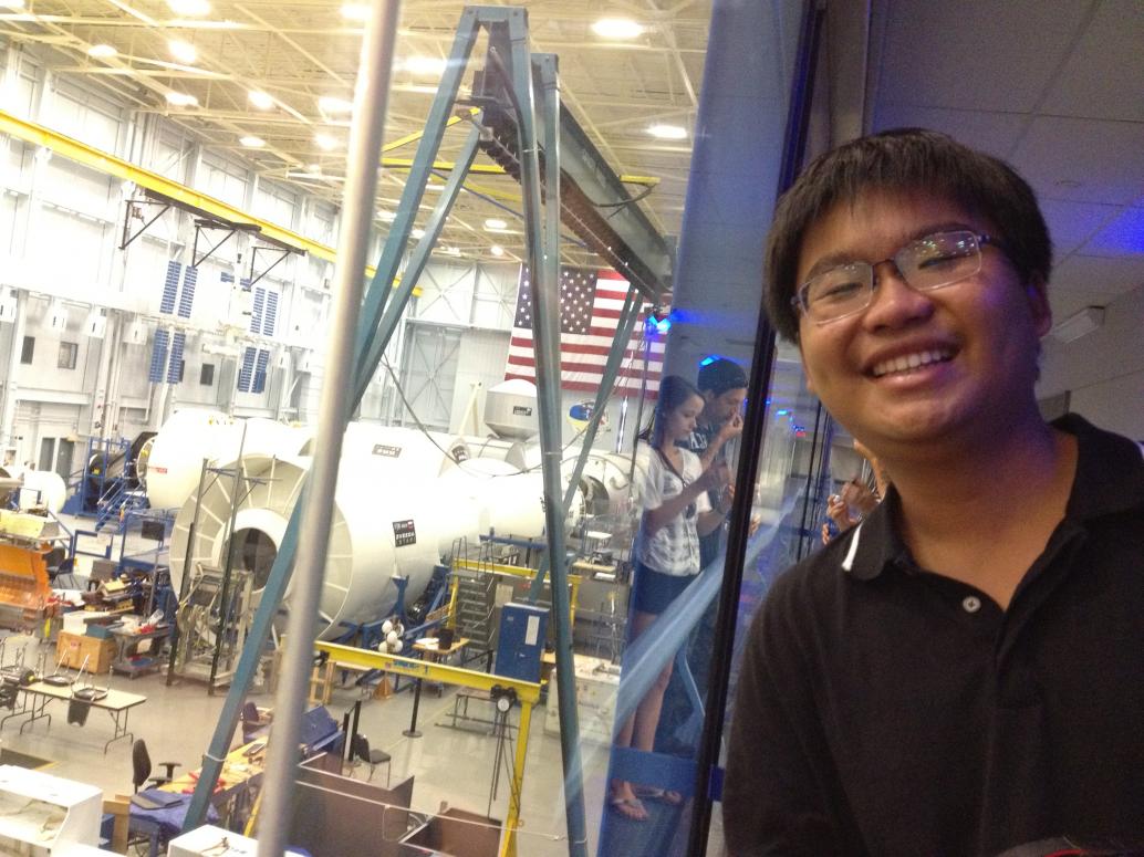 Đây là nơi huấn luyện phi hành gia. Anh Đăng chụp hình liên tục.