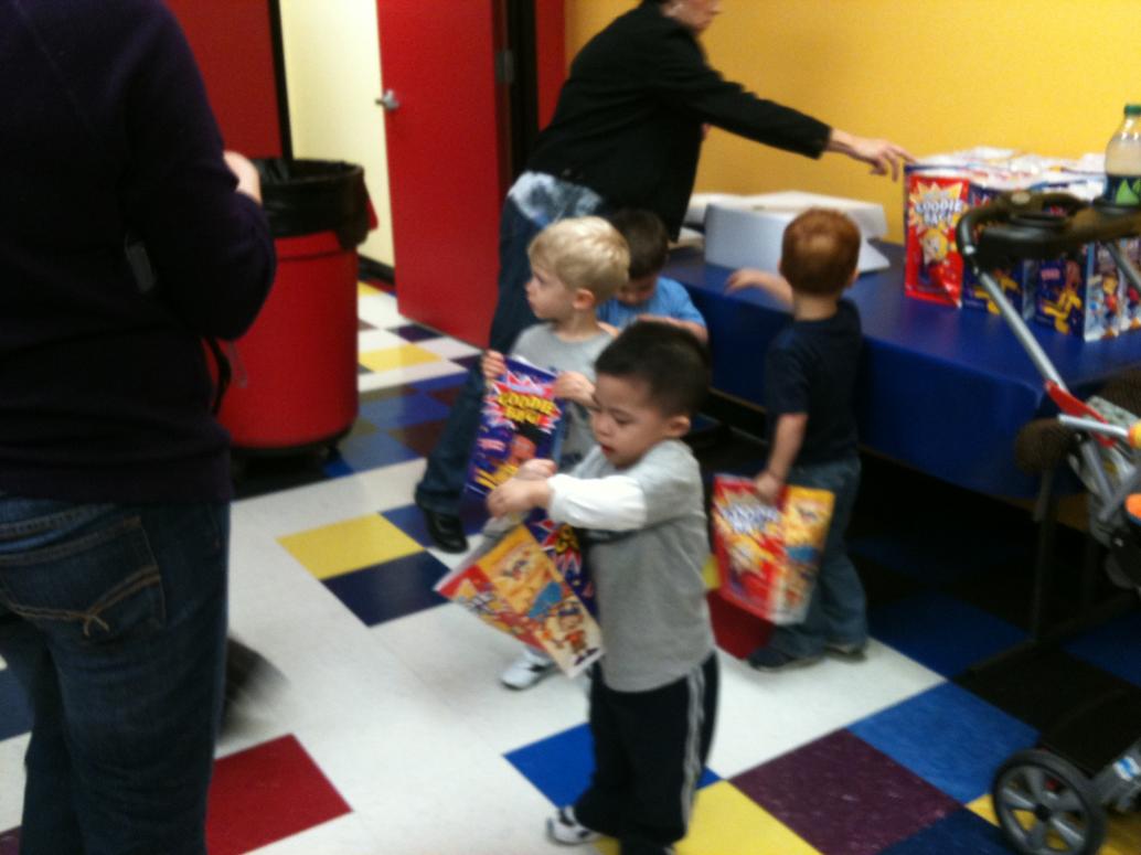 Ngày 3/10/2012 con đi sinh nhật Jack.  Bữa đó thật vui vì có đủ mặt các bạn trong lớp.