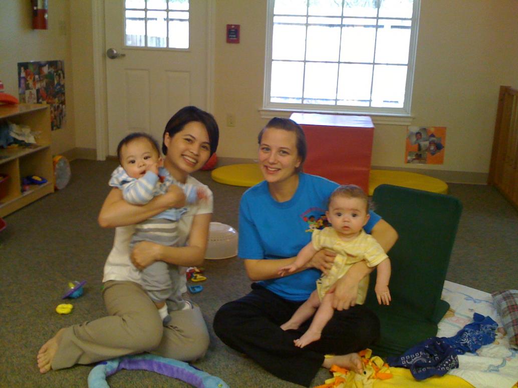 Ngày 9/23  Ba Mẹ ghé qua trường thăm con buổi trưa